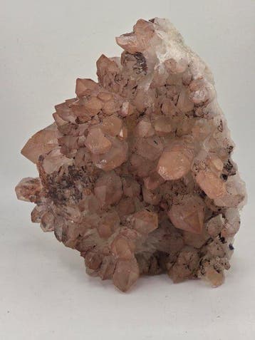 Grappe de quartz rose naturel – avec présentoir Cristal -