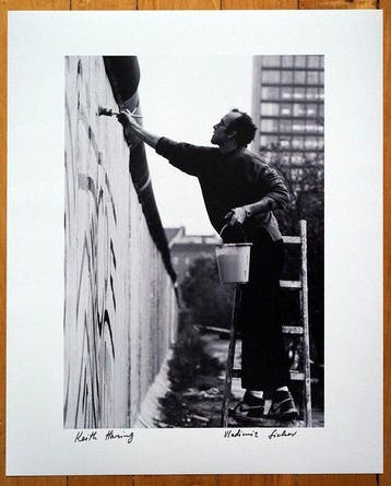 Vladimir Sichov (1945) - Keith Haring sur le mur de Berlin