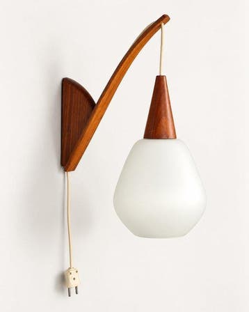 Mid-Century wandlamp – teak/hout & opaalglas – Scandinavisch