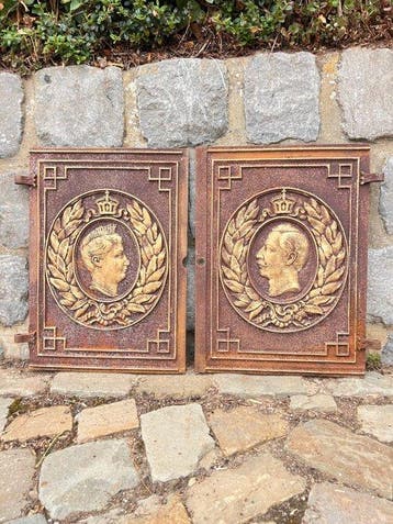 sculptuur, 2 gietijzeren sier-deuren met Keizer Willem II en, Antiek en Kunst