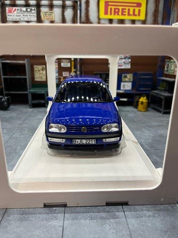 Norev 1:18 - Voiture miniature - Volkswagen Golf III GTI