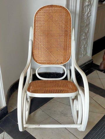 Eleganter Schaukelstuhl – Bugholz im Thonet-Stil Wiener