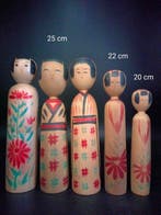 Beeldje - Set van vijf traditionele Japanse Kokeshi houten