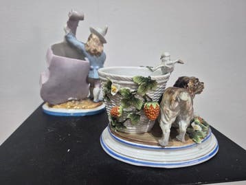 Figuur - Pareja de maceteros figurativos de porcelana