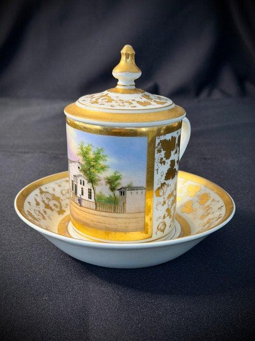 KPM - Kop en schotel (3) - Porselein - Gracieus cacao-dek, Antiek en Kunst, Antiek | Glaswerk en Kristal