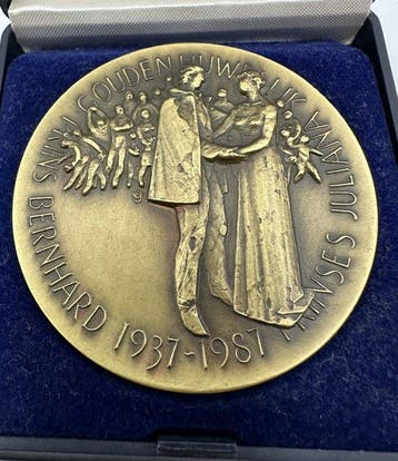 Pays-Bas. Penning 1987 Gouden Huwelijk Prinses Juliana -