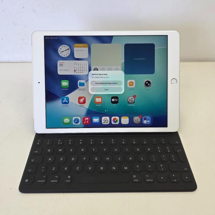Apple iPad (2020) Wi-Fi 32GB Grijs incl. Smart Keyboard, Computers en Software, Apple iPads, Nieuw, Ophalen of Verzenden