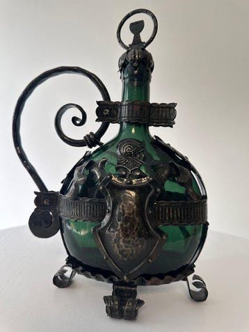 Fles - Vintage smeedijzeren omhulde Bocksbeutel, Antiek en Kunst