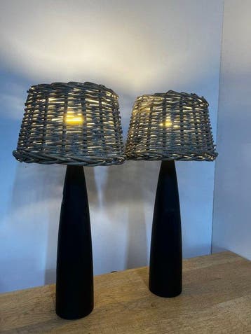 Tafellamp - Twee zwarte houten tafellampen - Hout