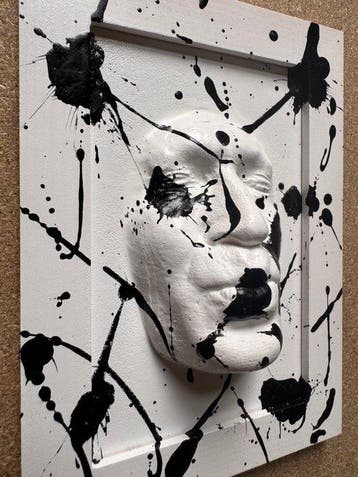 gregos - black and white kiss