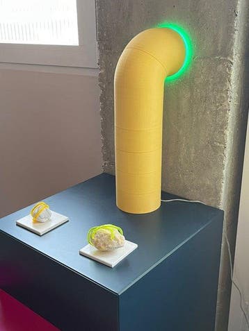 estudio U-ak - Lampe de table - pla - The Boss Lamp
