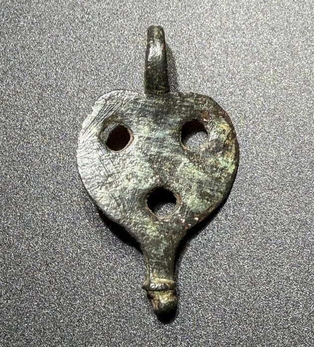 Viking periode Brons Elegante opengewerkte amulet-hanger met, Antiquités & Art, Antiquités | Autres Antiquités