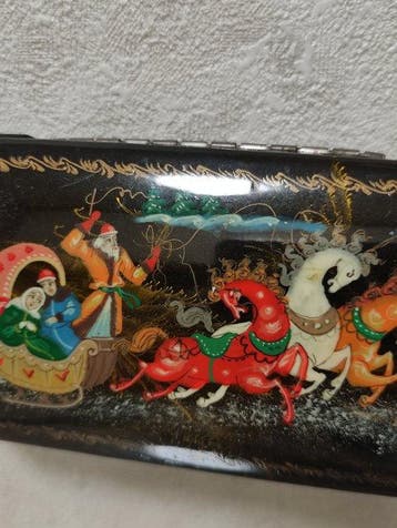 Palekh - Lacquer box, spectacle case with a fairy tale plot.