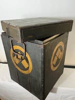 Grande boîte de rangement antique en bois noir pour