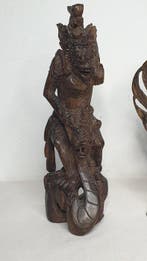 Balinese Statuette: Hanuman Fighting Naga - Figuur -