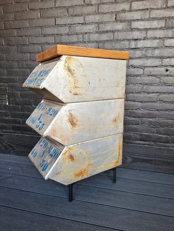 Industrieel design Bak - Metaal - 1960-1970 - Drie