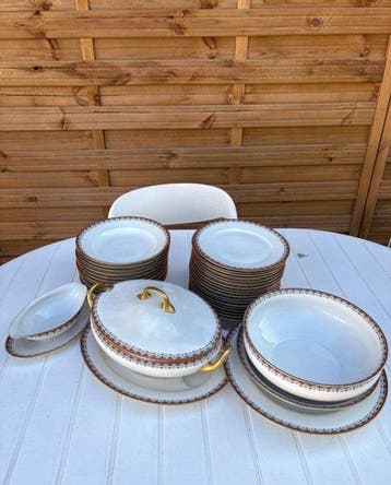 Limoges - Service de table pour 12 personnes (28) -, Antiquités & Art