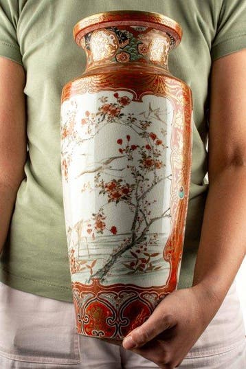 Vase - Or, Émail, Porcelaine, Un grand vase Kutani