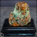 Natuurlijke chrysoprase freiform uit Indonesië op houten, Antiek en Kunst