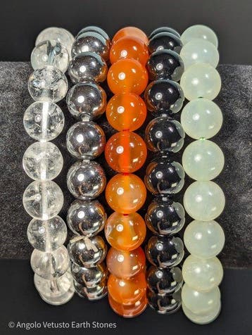 Collection de bracelets en pierres précieuses naturelles de