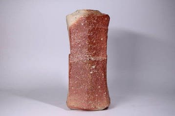 Vaas - Iga Faceted Carved Vase (Kezuri-de) door Kennin