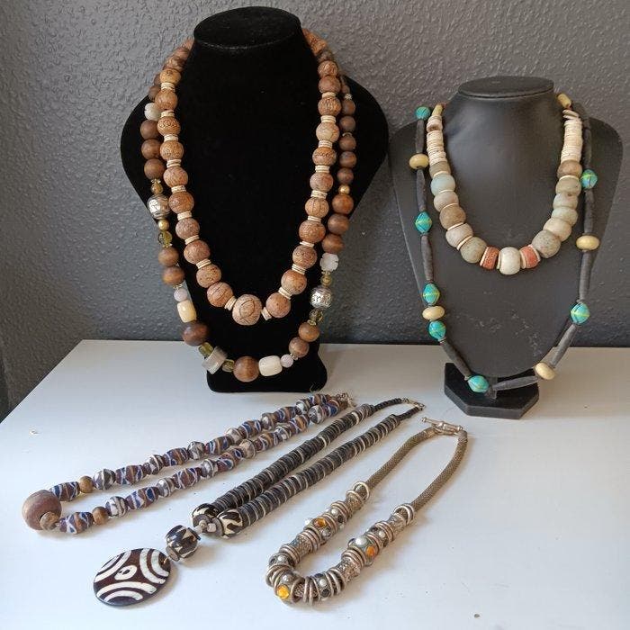 Themacollectie - Elegante vintage statement-halskettingen, Antiek en Kunst, Antiek | Speelgoed
