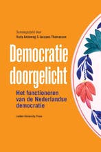 Democratie doorgelicht 9789087280826, Livres, Politique & Société, Verzenden