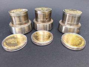 Set van 3 originele stempels + 3 medailles: Madonna,