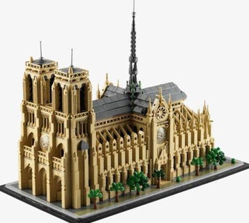 Lego Set - 21061 - Architecture - Notre-Dame