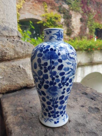 Antieke 19e-eeuwse Chinese blauwwitte porseleinen vaas met