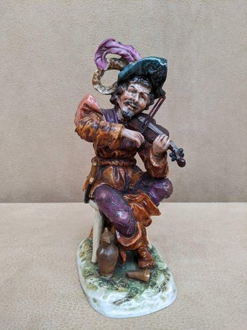 sculptuur, Seated Violinist Capodimonte - 21 cm - Porselein