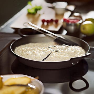 RÖSLE - Cast Iron Serving Pan -24cm, Ophalen of Verzenden, Nieuw, Gietijzer, Pot, Bus of Blik