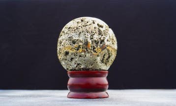 Sphère de pyrite dorée du Pérou de qualité A++ – spécimen