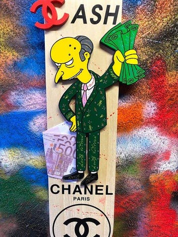 CASH - BURNS CHANEL CASH !
