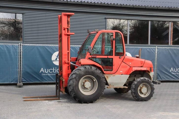 Veiling: Ruw-terreinheftruck Manitou M26-4 Diesel 2600kg 201, Zakelijke goederen, Machines en Bouw | Heftrucks en Intern transport