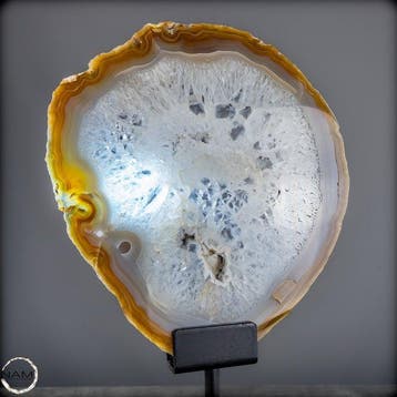 Disque d’agate noble du Brésil – mis en lumière, un temps