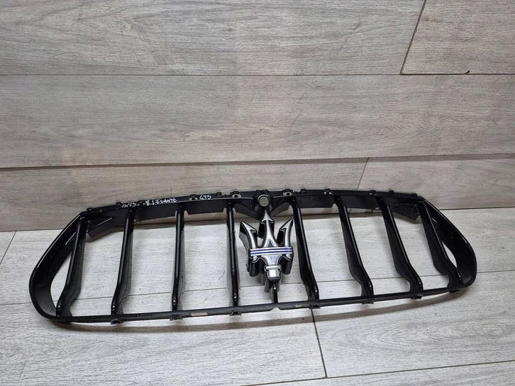 Maserati Levante GTS Grill 670041948, Autos : Pièces & Accessoires, Carrosserie & Tôlerie, Envoi