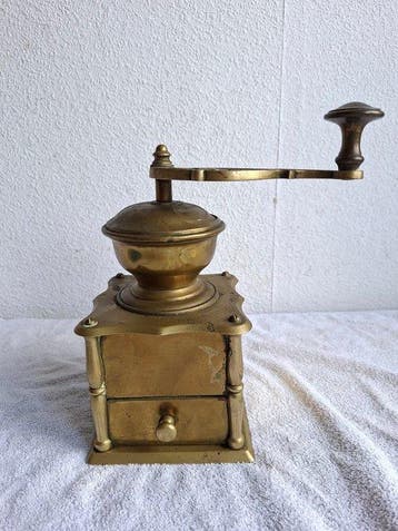 Koffiemolen - 1,6 kg. - Messing - Zuilmodel