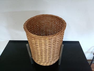 Rieten Broodmand op Standaard – Ø47 x H69 cm