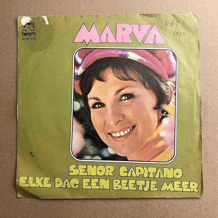 Marva Mollet – Senor Capitano / Elke Dag Een Beetje Meer (1-, CD & DVD, Vinyles Singles, Enlèvement ou Envoi