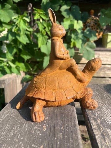 Decoratief ornament - Europa - Schildpad met konijn, Antiek en Kunst