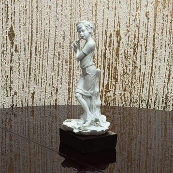 Capodimonte - Beeldje - Le jeune flûtiste - Biscuit, Antiek en Kunst
