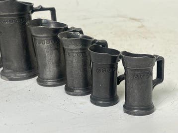 Outil de travail (9) - ensemble de tasses doseuses en étain
