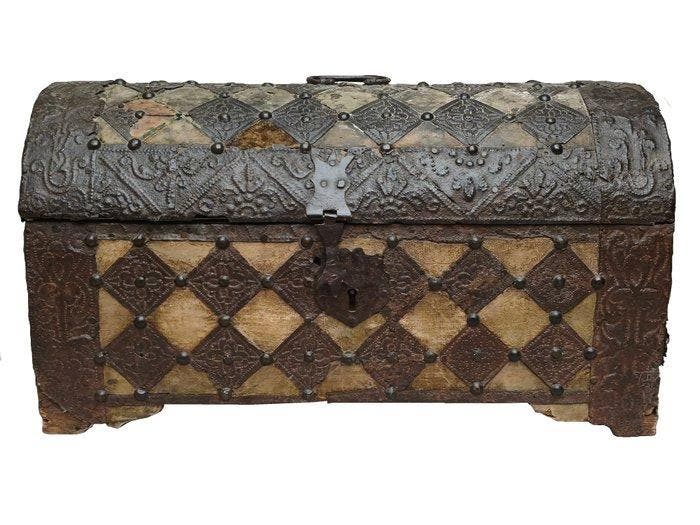 Italian or Spanish - Kist - Hout, Fluweel, Smeedijzer - de, Antiek en Kunst, Antiek | Overige Antiek