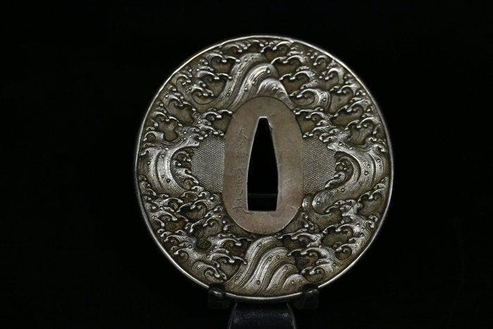 Zilveren tsuba gesigneerd mori Hideshige () - Koper,, Antiek en Kunst, Antiek | Overige Antiek