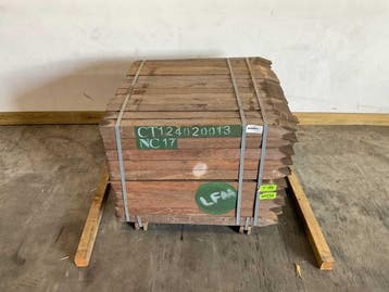 Veiling - 200x Azobé hardhouten tuinpaal gepunt 100x7x7 cm, Doe-het-zelf en Bouw, Nieuw