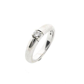 Witgouden solitairring met diamant; 0,08 ct., Handtassen en Accessoires, Ringen, Gebruikt, Ophalen of Verzenden, 17 tot 18, Met edelsteen