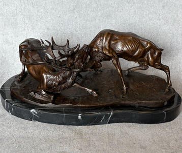 Beeld, Exclusief bronzen sculptuur van vechtende herten 43