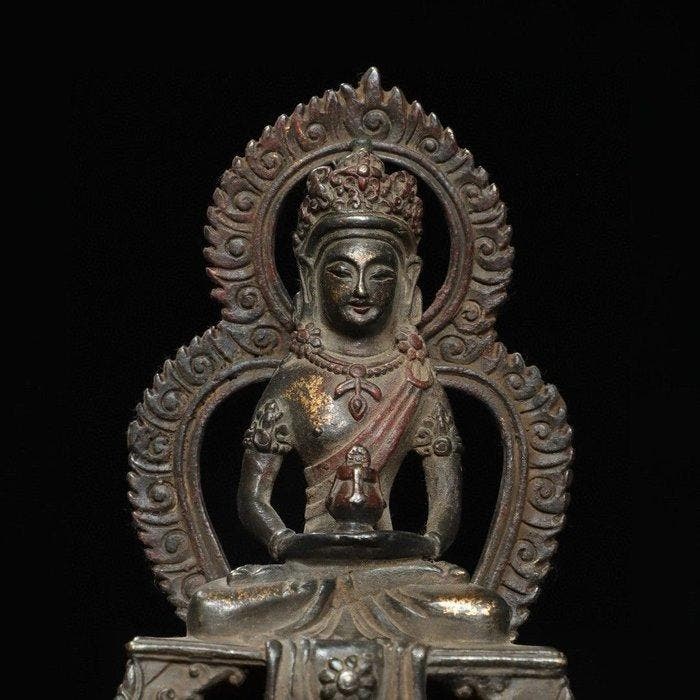A fine antique gilt-copper statue of the Buddha of, Antiquités & Art, Antiquités | Autres Antiquités