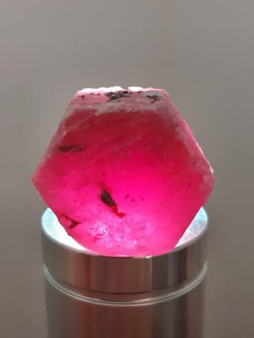 Robijn Ruw - Hoogte: 2.7 cm - Breedte: 2.5 cm- 30.99 g - (1)